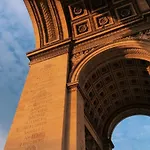 Design & Confortable Flat Between Arc De Triomphe & Tour Eiffel Lägenhet *
