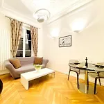 Design & Confortable Flat Between Arc De Triomphe & Tour Eiffel * Paris