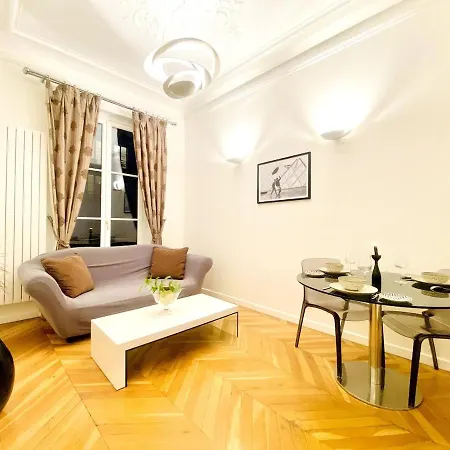 Arty Chic Flat Between Arc De Triomphe & Eiffel Tower * Paris