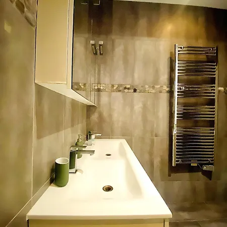 Arty Chic Flat Between Arc De Triomphe & Eiffel Tower Apartment