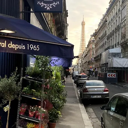 Arty Chic Flat Between Arc De Triomphe & Eiffel Tower Apartment