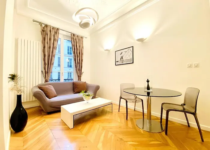 Arty Chic Flat Between Arc De Triomphe & Eiffel Tower Paris