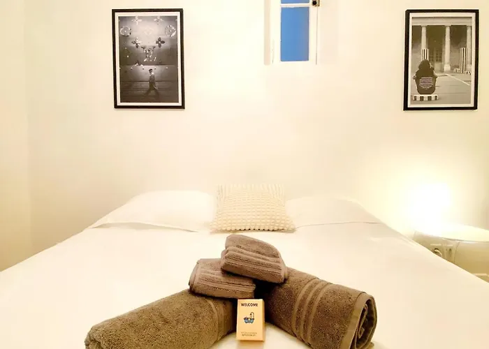 Arty Chic Flat Between Arc De Triomphe & Eiffel Tower * Paris