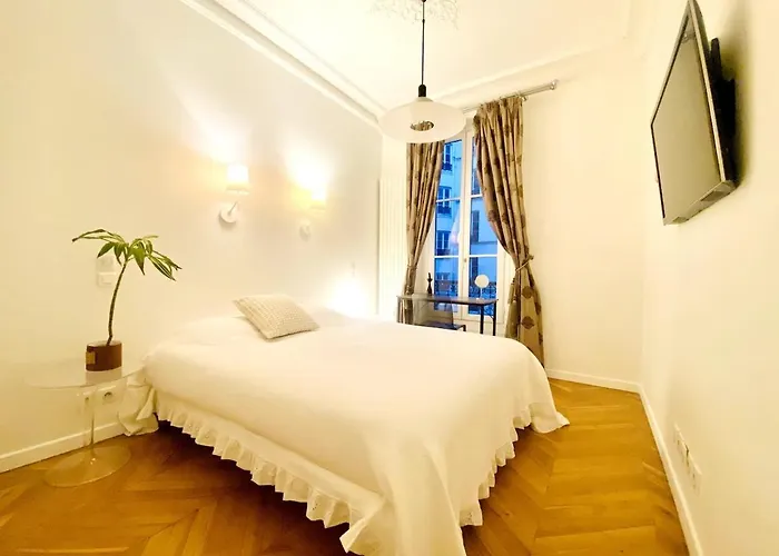 דירה Arty Chic Flat Between Arc De Triomphe & Eiffel Tower