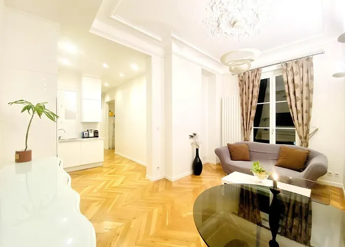 Arty Chic Flat Between Arc De Triomphe & Eiffel Tower * Париж