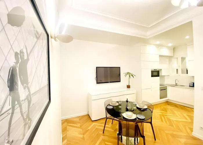 Arty Chic Flat Between Arc De Triomphe & Eiffel Tower דירה