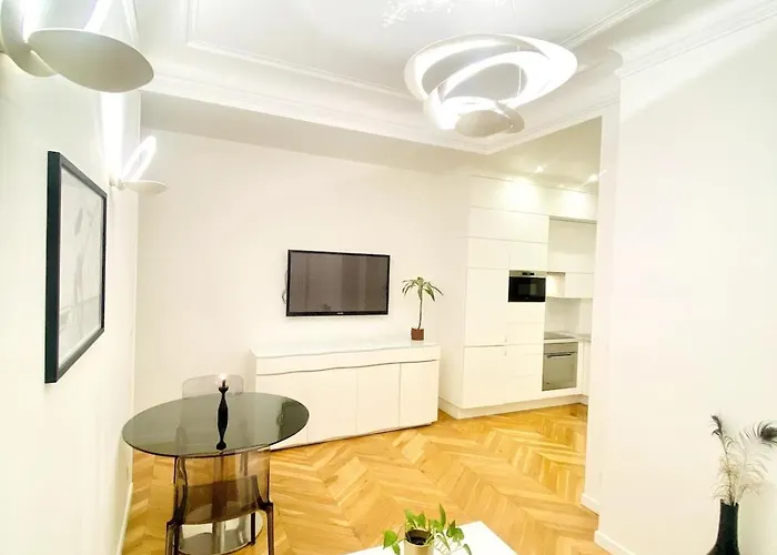 Arty Chic Flat Between Arc De Triomphe & Eiffel Tower Paris