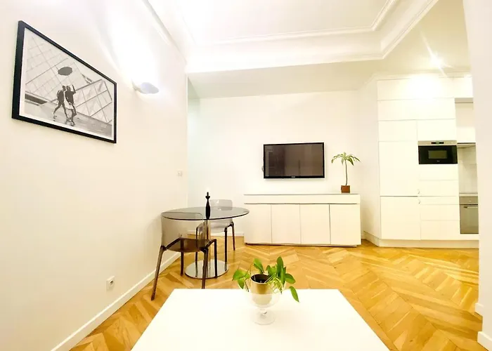 דירה Arty Chic Flat Between Arc De Triomphe & Eiffel Tower *
