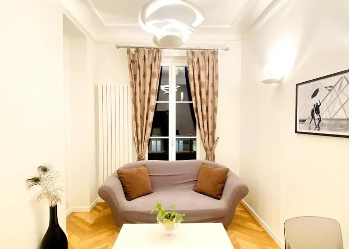 Arty Chic Flat Between Arc De Triomphe & Eiffel Tower Апартаменты