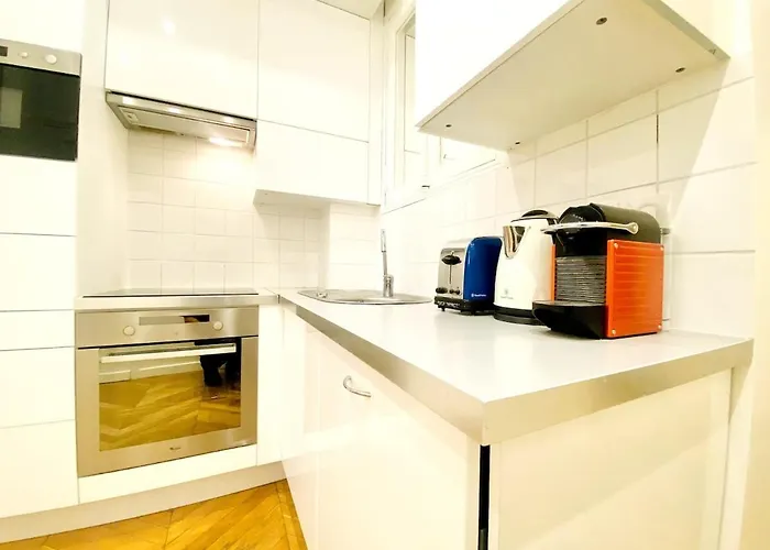 דירה Arty Chic Flat Between Arc De Triomphe & Eiffel Tower