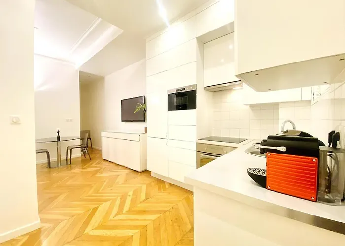 דירה Arty Chic Flat Between Arc De Triomphe & Eiffel Tower
