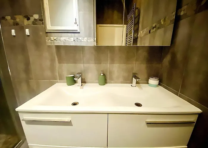 Arty Chic Flat Between Arc De Triomphe & Eiffel Tower Апартаменты