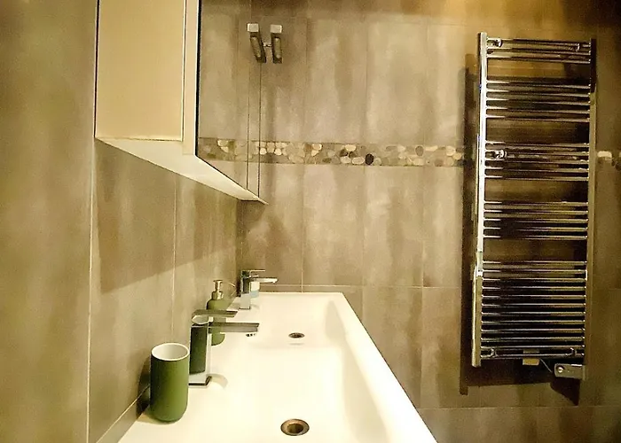 Arty Chic Flat Between Arc De Triomphe & Eiffel Tower Apartment