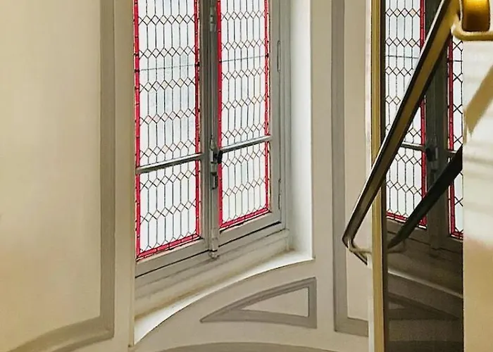 Arty Chic Flat Between Arc De Triomphe & Eiffel Tower Апартаменты