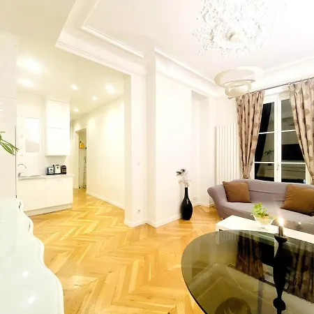Arty Chic Flat Between Arc De Triomphe & Eiffel Tower * פריז