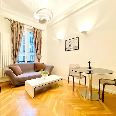 Arty Chic Flat Between Arc De Triomphe & Eiffel Tower Paris