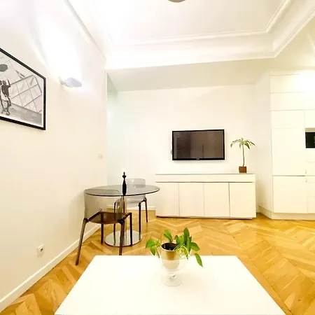 Daire Arty Chic Flat Between Arc De Triomphe & Eiffel Tower *