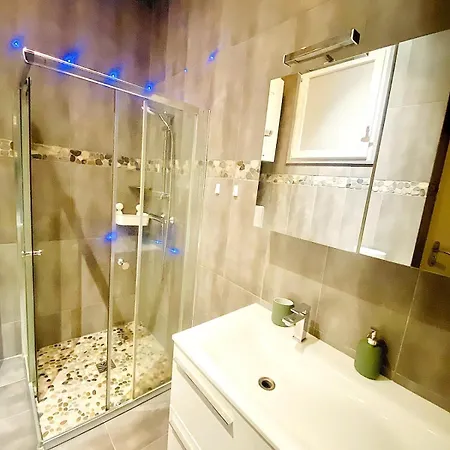 Arty Chic Flat Between Arc De Triomphe & Eiffel Tower Daire